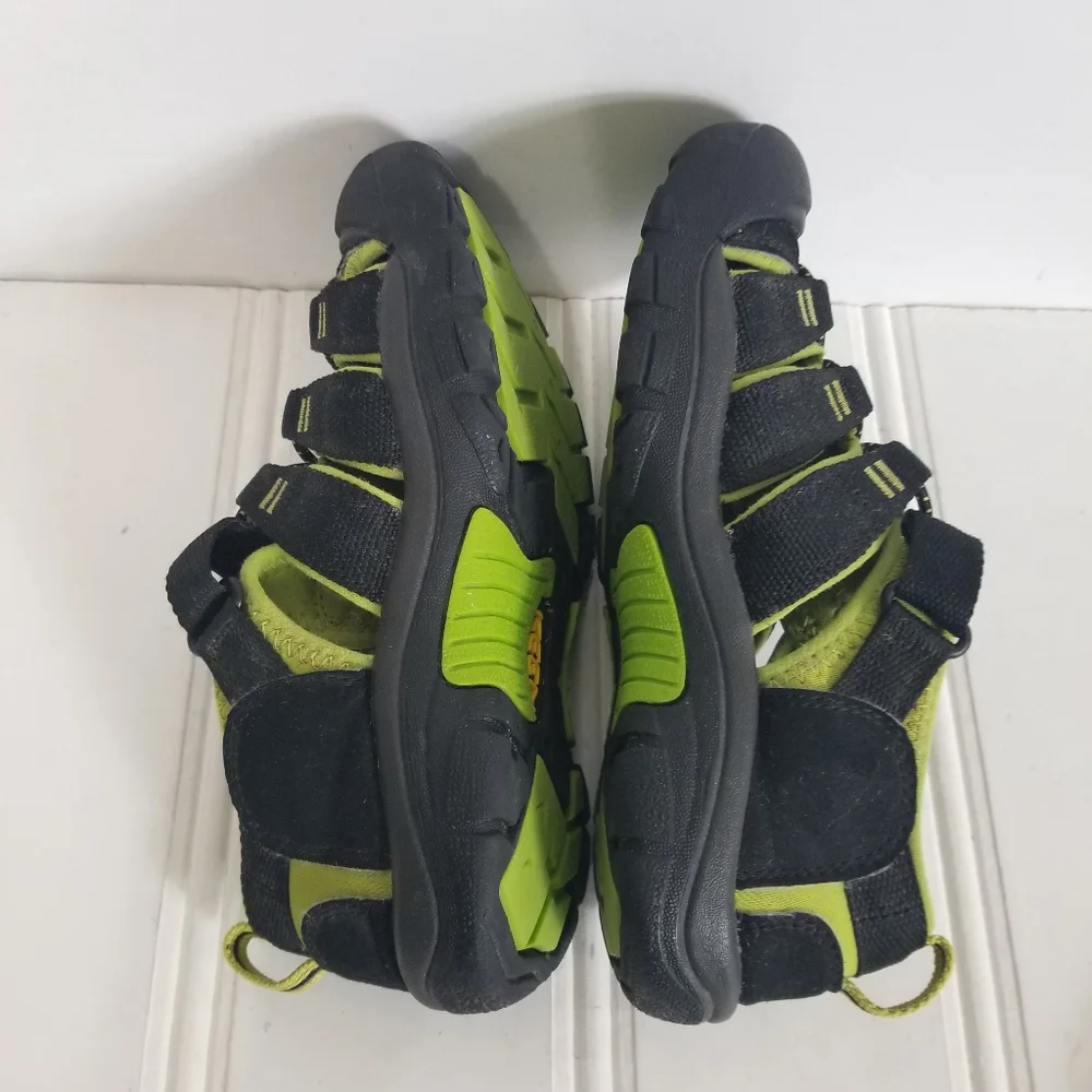KEEN Newport H2 Sandals Boys 2 Waterproof Sport Hiking Closed Toe Black Lime